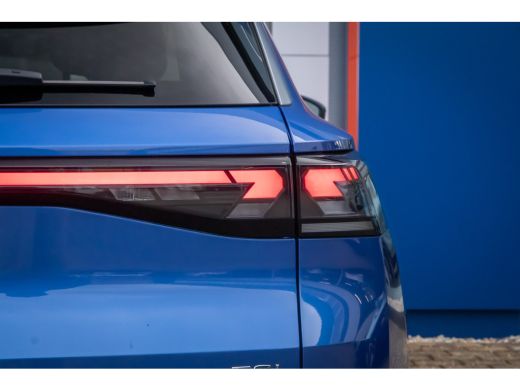 Volkswagen T-Roc 1.5 eTsi R-Line First Edition | Adaptive Cruise control | Matrix koplamen | Elektrisch bedienbare... ActivLease financial lease