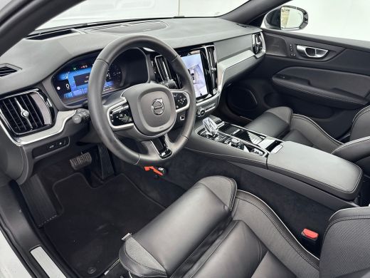 Volvo  V60 T8 Recharge Plus Dark | 18" Allseason | Trekhaak | Panoramadak | Head-Up | 360 Camera | Elektr. v... ActivLease financial lease