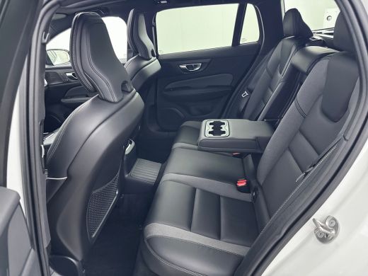 Volvo  V60 T8 Recharge Plus Dark | 18" Allseason | Trekhaak | Panoramadak | Head-Up | 360 Camera | Elektr. v... ActivLease financial lease