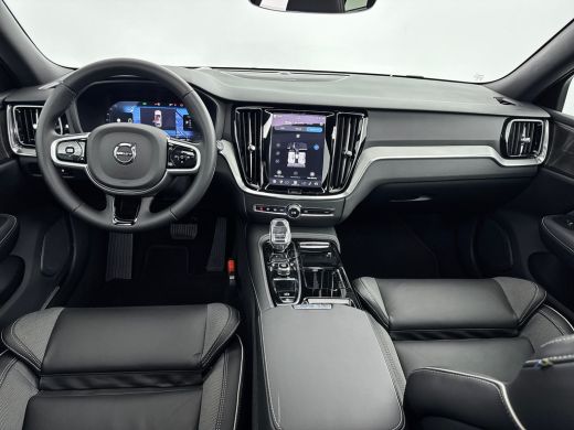 Volvo  V60 T8 Recharge Plus Dark | 18" Allseason | Trekhaak | Panoramadak | Head-Up | 360 Camera | Elektr. v... ActivLease financial lease