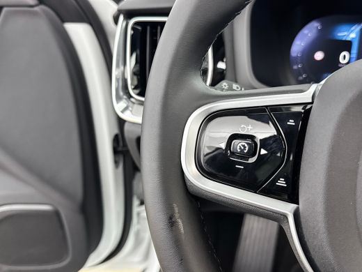 Volvo  V60 T8 Recharge Plus Dark | 18" Allseason | Trekhaak | Panoramadak | Head-Up | 360 Camera | Elektr. v... ActivLease financial lease