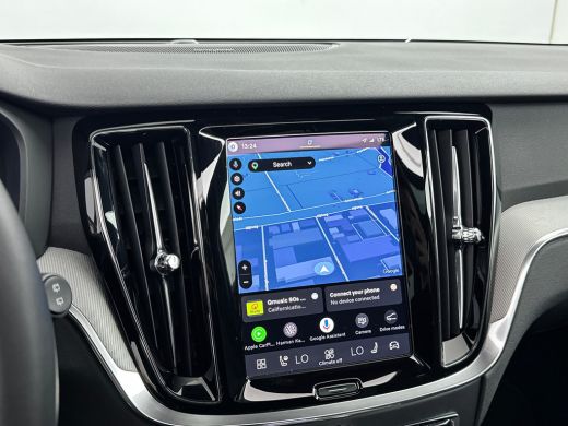 Volvo  V60 T8 Recharge Plus Dark | 18" Allseason | Trekhaak | Panoramadak | Head-Up | 360 Camera | Elektr. v... ActivLease financial lease