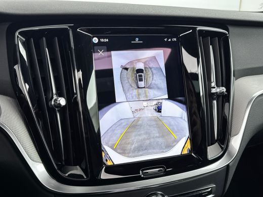 Volvo  V60 T8 Recharge Plus Dark | 18" Allseason | Trekhaak | Panoramadak | Head-Up | 360 Camera | Elektr. v... ActivLease financial lease