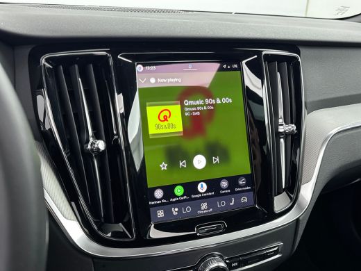 Volvo  V60 T8 Recharge Plus Dark | 18" Allseason | Trekhaak | Panoramadak | Head-Up | 360 Camera | Elektr. v... ActivLease financial lease