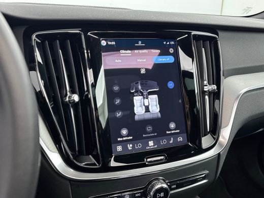 Volvo  V60 T8 Recharge Plus Dark | 18" Allseason | Trekhaak | Panoramadak | Head-Up | 360 Camera | Elektr. v... ActivLease financial lease