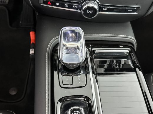 Volvo  V60 T8 Recharge Plus Dark | 18" Allseason | Trekhaak | Panoramadak | Head-Up | 360 Camera | Elektr. v... ActivLease financial lease