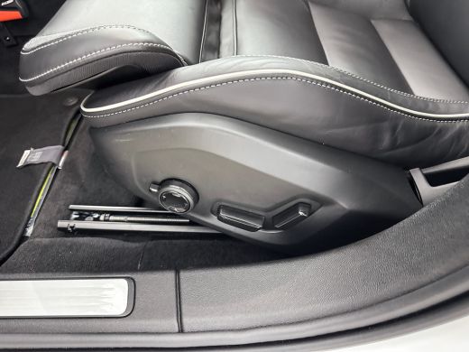 Volvo  V60 T8 Recharge Plus Dark | 18" Allseason | Trekhaak | Panoramadak | Head-Up | 360 Camera | Elektr. v... ActivLease financial lease