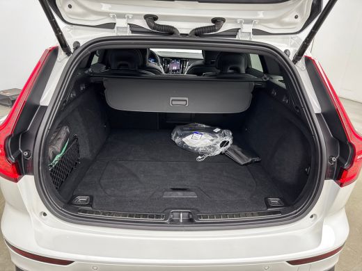 Volvo  V60 T8 Recharge Plus Dark | 18" Allseason | Trekhaak | Panoramadak | Head-Up | 360 Camera | Elektr. v... ActivLease financial lease