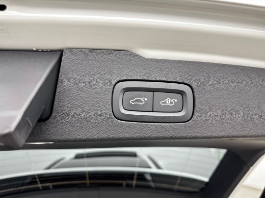 Volvo  V60 T8 Recharge Plus Dark | 18" Allseason | Trekhaak | Panoramadak | Head-Up | 360 Camera | Elektr. v... ActivLease financial lease