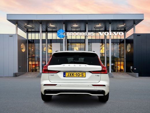 Volvo  V60 T8 Recharge Plus Dark | 18" Allseason | Trekhaak | Panoramadak | Head-Up | 360 Camera | Elektr. v... ActivLease financial lease