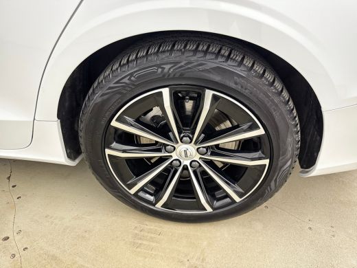 Volvo  V60 T8 Recharge Plus Dark | 18" Allseason | Trekhaak | Panoramadak | Head-Up | 360 Camera | Elektr. v... ActivLease financial lease