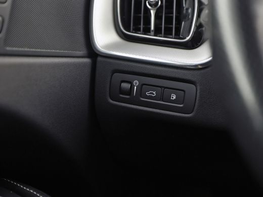 Volvo  XC60 2.0 T8 Twin Engine AWD Inscription Automaat 407Pk (SOH 91,9%, PANORAMADAK, APPLE CARPLAY, CAMERA,... ActivLease financial lease