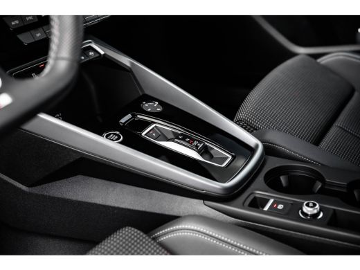 Audi A3 Limousine 30 TFSI S edition | Apple Carplay/Android Auto|telefoonintegratie premium | Extra getin... ActivLease financial lease