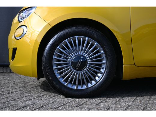 Fiat 500 1.0 Hybrid Torino Launch Edition 8 Jaar Garantie! | Navigatie | Dodehoek-Detectie | Full-LED | Pa... ActivLease financial lease