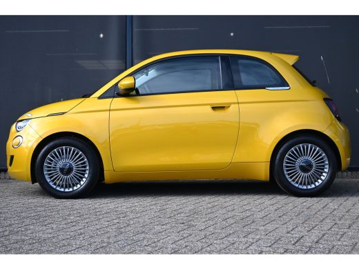 Fiat 500 1.0 Hybrid Torino Launch Edition 8 Jaar Garantie! | Navigatie | Dodehoek-Detectie | Full-LED | Pa... ActivLease financial lease