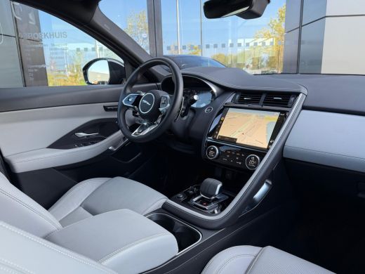 Jaguar E-PACE P300e AWD R-Dynamic SE | Stoelverwarming voor | 19 Inch | Adaptieve Cruise Control | Meridian ActivLease financial lease