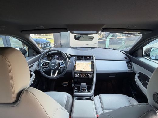 Jaguar E-PACE P300e AWD R-Dynamic SE | Stoelverwarming voor | 19 Inch | Adaptieve Cruise Control | Meridian ActivLease financial lease