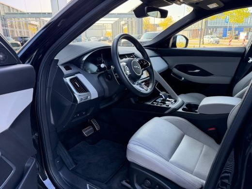 Jaguar E-PACE P300e AWD R-Dynamic SE | Stoelverwarming voor | 19 Inch | Adaptieve Cruise Control | Meridian ActivLease financial lease