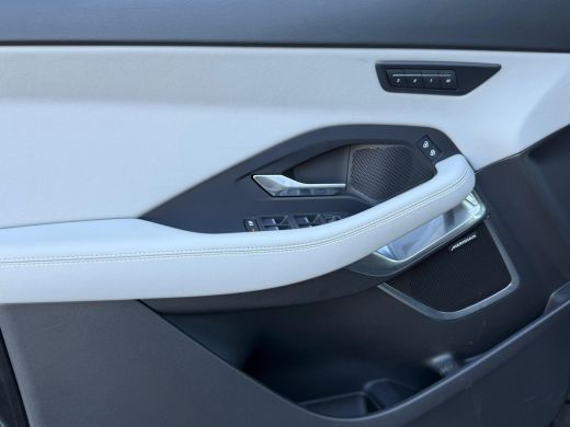 Jaguar E-PACE P300e AWD R-Dynamic SE | Stoelverwarming voor | 19 Inch | Adaptieve Cruise Control | Meridian ActivLease financial lease