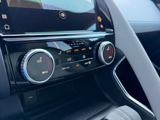 Jaguar E-PACE P300e AWD R-Dynamic SE | Stoelverwarming voor | 19 Inch | Adaptieve Cruise Control | Meridian ActivLease financial lease