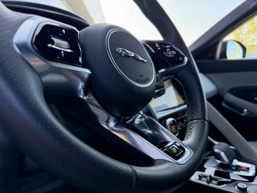 Jaguar E-PACE P300e AWD R-Dynamic SE | Stoelverwarming voor | 19 Inch | Adaptieve Cruise Control | Meridian ActivLease financial lease