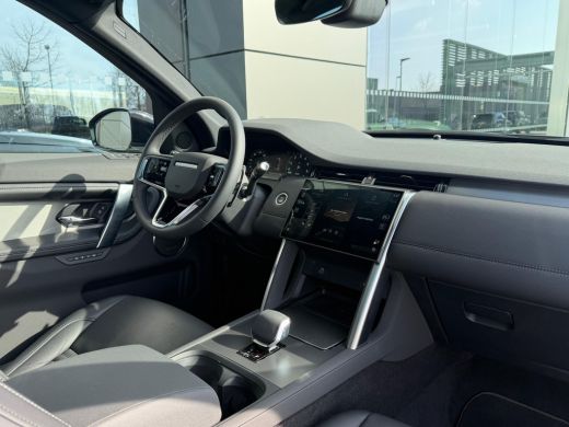 Land Rover Discovery Sport P270e Dynamic SE | Pano | Black Pack | Cold Climate | 360gr Camera | 20 Inch | Volgsysteem klasse 5 ActivLease financial lease