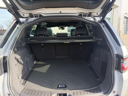 Land Rover Discovery Sport P270e Dynamic SE | Pano | Black Pack | Cold Climate | 360gr Camera | 20 Inch | Volgsysteem klasse 5 ActivLease financial lease
