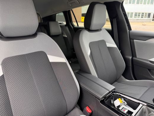 Opel Astra Sports Tourer 1.2 Turbo Business Edition 130PK | Camera | Navigatie | Stoel/stuurverwarming | Cru... ActivLease financial lease
