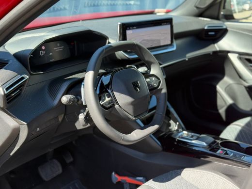 Peugeot 2008 1.2 Hybrid 145 Allure 360 camera | Keyless | Adaptive cruise control | Apple carplay & Android auto ActivLease financial lease