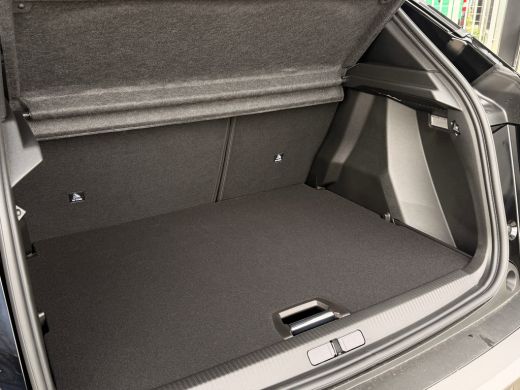 Peugeot 2008 GT 1.2 Hybrid VOORRAADACTIE | 8 JAAR FABRIEKSGARANTIE  | 17'' Lichtmetalen velgen KARAKOY | Clima... ActivLease financial lease