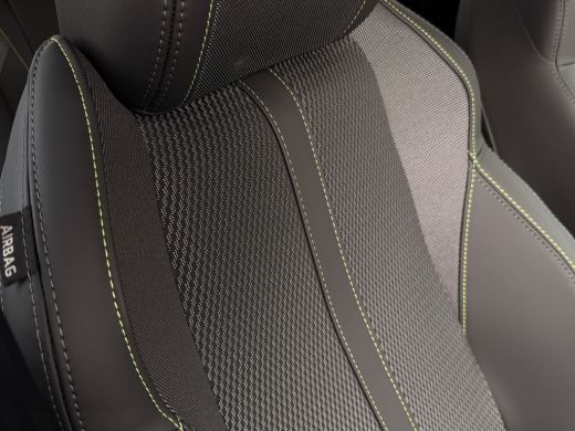 Peugeot 2008 GT 1.2 Hybrid VOORRAADACTIE | 8 JAAR FABRIEKSGARANTIE  | 17'' Lichtmetalen velgen KARAKOY | Clima... ActivLease financial lease