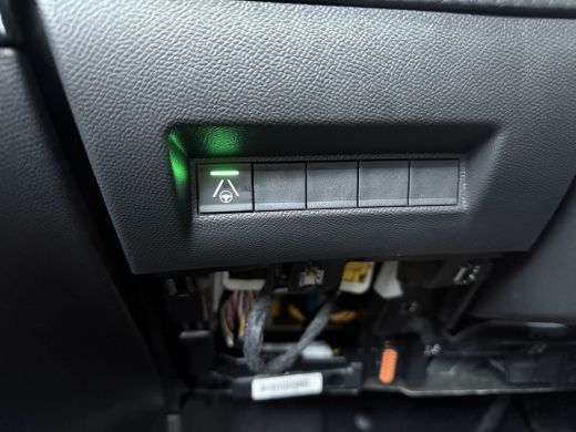 Peugeot 208 GT | Elektrische parkeerrem | Extra getinte achterste zijruiten en achterruit | Extra getinte ach... ActivLease financial lease
