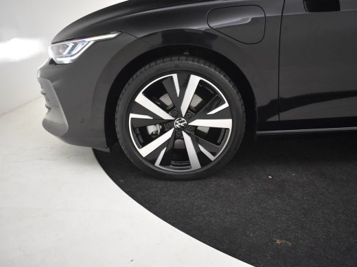 Volkswagen Golf 1.5 eHybrid Life Edition 204Pk DSG/AUTO | Glazen panorama-dak | Achteruitrijcamera | Cruise contr... ActivLease financial lease