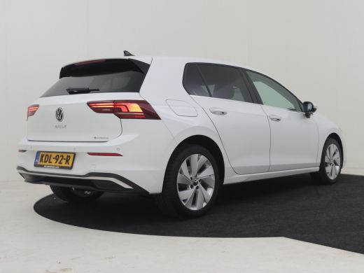 Volkswagen Golf 1.5 eHybrid Style Edition 204PK DSG/AUTO | Verlichte Gril l Elektr. Stoelen met geheugen l Camera... ActivLease financial lease