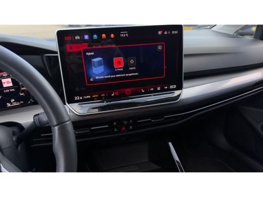 Volkswagen Golf 1.5 eHybrid Style Edition | Panoramadak | Camera | Elektrische stoel | Dodehoek Detectie | ActivLease financial lease