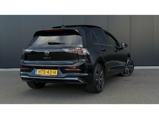 Volkswagen Golf 1.5 eHybrid Style Edition | Panoramadak | Camera | Elektrische stoel | Dodehoek Detectie | ActivLease financial lease