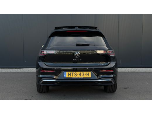 Volkswagen Golf 1.5 eHybrid Style Edition | Panoramadak | Camera | Elektrische stoel | Dodehoek Detectie | ActivLease financial lease