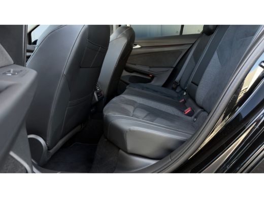 Volkswagen Golf 1.5 eHybrid Style Edition | Panoramadak | Camera | Elektrische stoel | Dodehoek Detectie | ActivLease financial lease