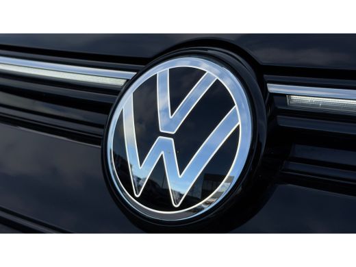Volkswagen Golf 1.5 eHybrid Style Edition | Panoramadak | Camera | Elektrische stoel | Dodehoek Detectie | ActivLease financial lease