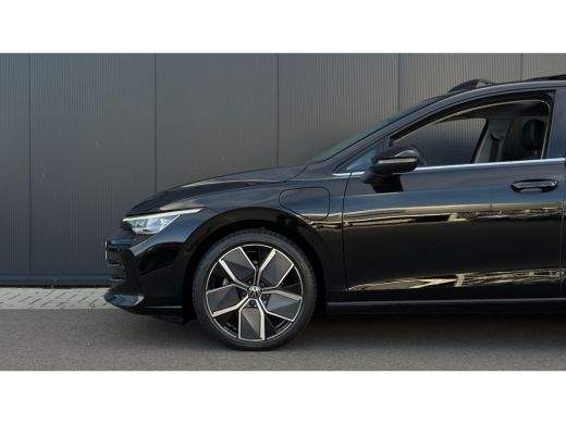 Volkswagen Golf 1.5 eHybrid Style Edition | Panoramadak | Camera | Elektrische stoel | Dodehoek Detectie | ActivLease financial lease