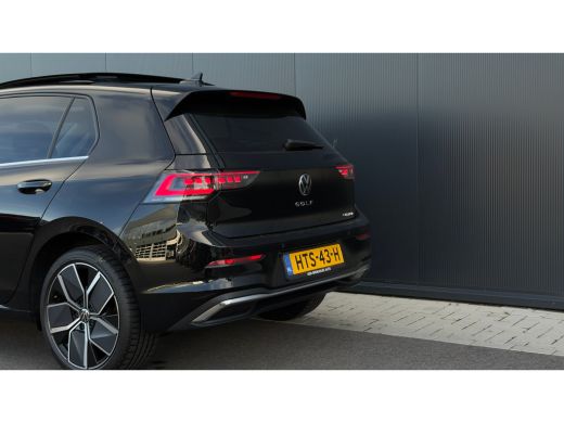 Volkswagen Golf 1.5 eHybrid Style Edition | Panoramadak | Camera | Elektrische stoel | Dodehoek Detectie | ActivLease financial lease