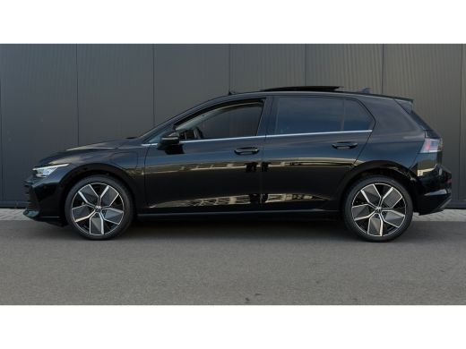 Volkswagen Golf 1.5 eHybrid Style Edition | Panoramadak | Camera | Elektrische stoel | Dodehoek Detectie | ActivLease financial lease