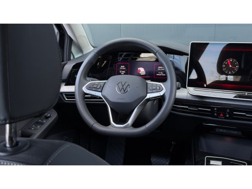 Volkswagen Golf 1.5 eHybrid Style Edition | Panoramadak | Camera | Elektrische stoel | Dodehoek Detectie | ActivLease financial lease