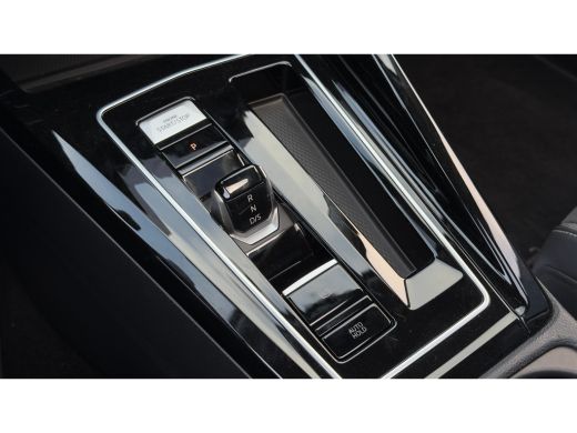 Volkswagen Golf 1.5 eHybrid Style Edition | Panoramadak | Camera | Elektrische stoel | Dodehoek Detectie | ActivLease financial lease