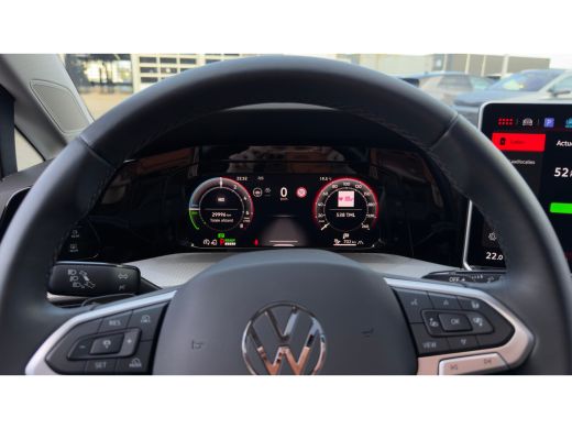 Volkswagen Golf 1.5 eHybrid Style Edition | Panoramadak | Camera | Elektrische stoel | Dodehoek Detectie | ActivLease financial lease
