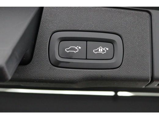 Volvo  XC60 B5 Black Pack | Trekhaak 2300KG! | Camera | Adaptive Cruise | BLIS | Stoelverwarming | Verwarmbar... ActivLease financial lease