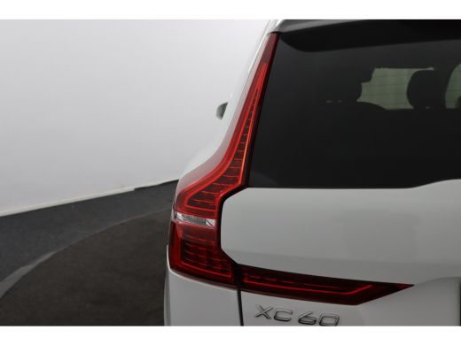 Volvo  XC60 B5 Black Pack | Trekhaak 2300KG! | Camera | Adaptive Cruise | BLIS | Stoelverwarming | Verwarmbar... ActivLease financial lease
