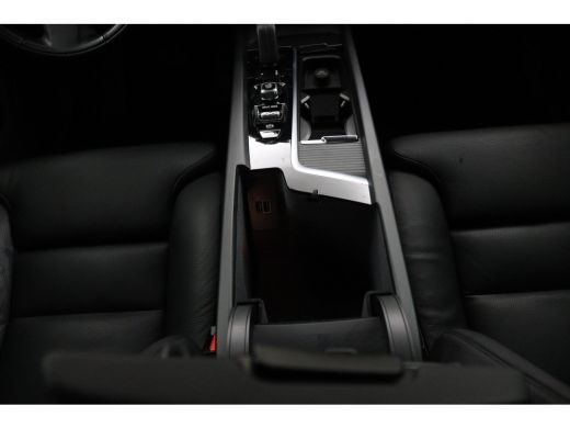Volvo  XC60 B5 Black Pack | Trekhaak 2300KG! | Camera | Adaptive Cruise | BLIS | Stoelverwarming | Verwarmbar... ActivLease financial lease