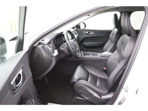 Volvo  XC60 B5 Black Pack | Trekhaak 2300KG! | Camera | Adaptive Cruise | BLIS | Stoelverwarming | Verwarmbar... ActivLease financial lease