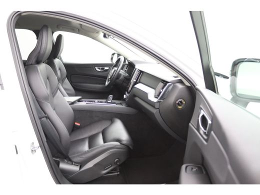 Volvo  XC60 B5 Black Pack | Trekhaak 2300KG! | Camera | Adaptive Cruise | BLIS | Stoelverwarming | Verwarmbar... ActivLease financial lease